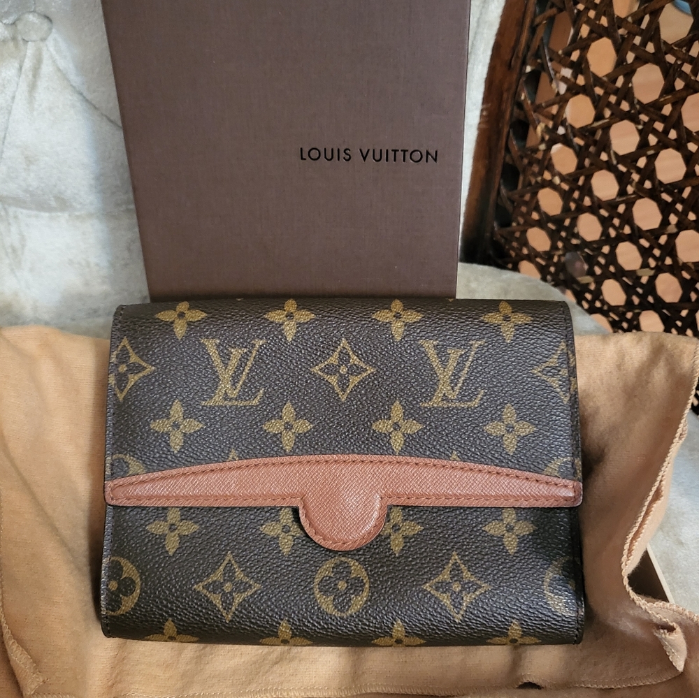 (SOLD)Authentic Louis Vuitton belt pouch - Picture 1 of 6